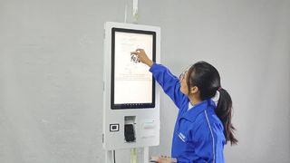 Stazione POS per chioschi di pagamento self-service da pavimento da 24 pollici