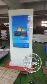 Totem di pubblicità del chiosco del touch screen dell'affissione a cristalli liquidi/contrassegno interattivo di Digital di isolato
