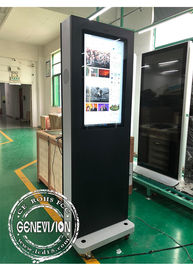 Computer a 32 pollici mobile della persona in piedi di pubblicità Win10 con le ruote, 1500cd/m2