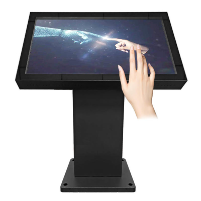 43 pollici senza ventilatore IP65 impermeabile all'aria aperta Guida sensoriale touch screen Totem nero e piastra di alluminio Dissipazione del calore incluso